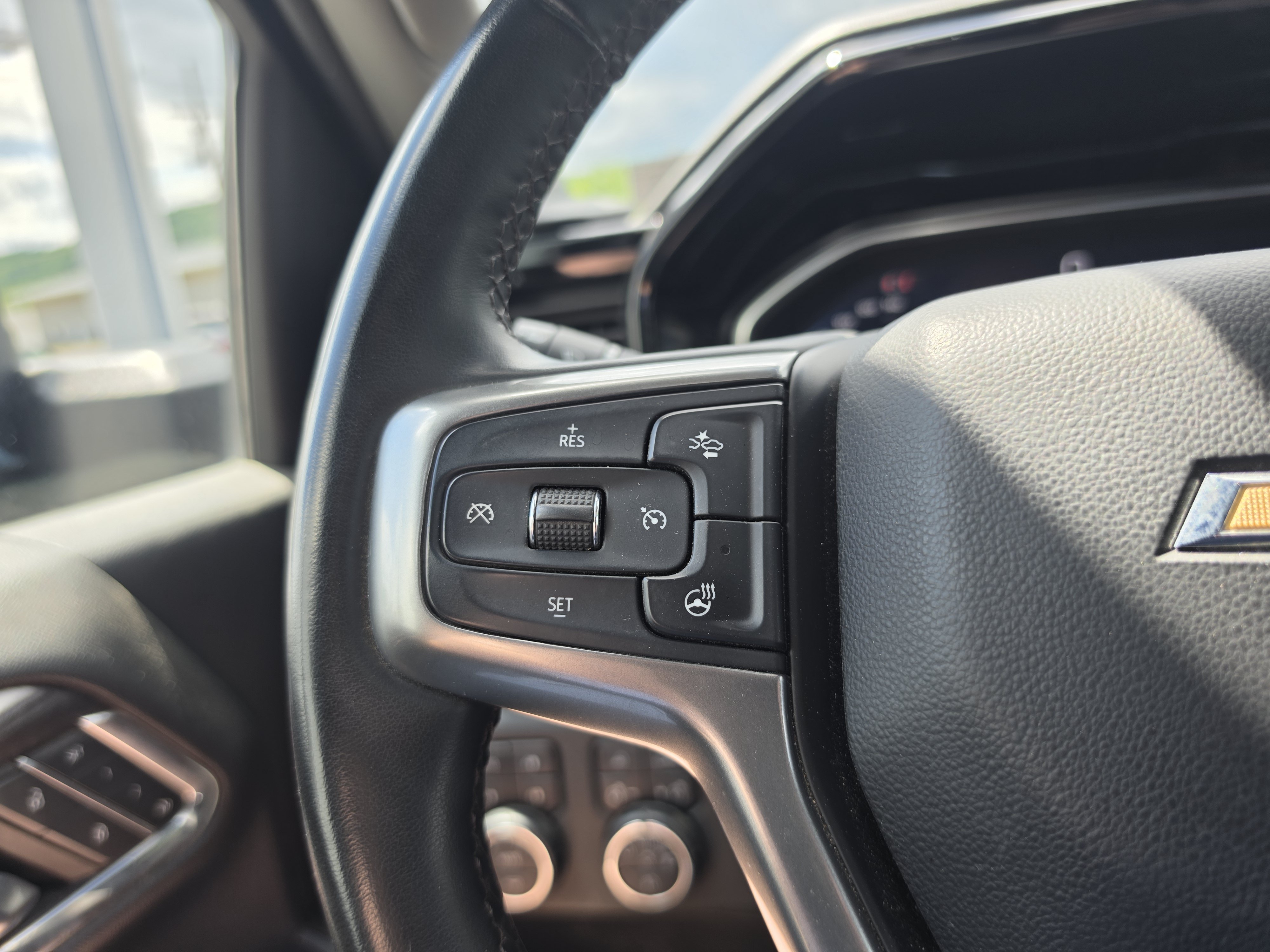 Used 2024 Chevrolet Silverado 2500 LTZ w/ LTZ Plus Package AWD/4WD image 18