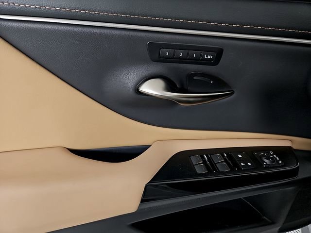 Used 2025 Lexus ES 300h w/ Premium Package image 14