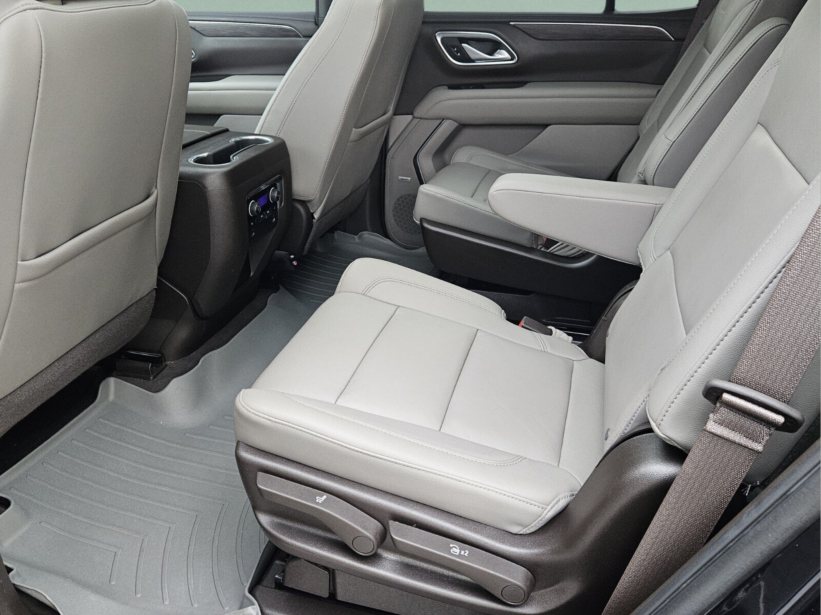 Used 2022 Chevrolet Tahoe LT w/ LT Signature Package RWD image 10