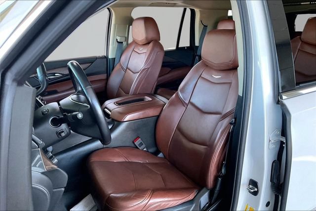 Used 2018 Cadillac Escalade Premium Luxury w/ LPO, Radiant Package AWD/4WD image 15
