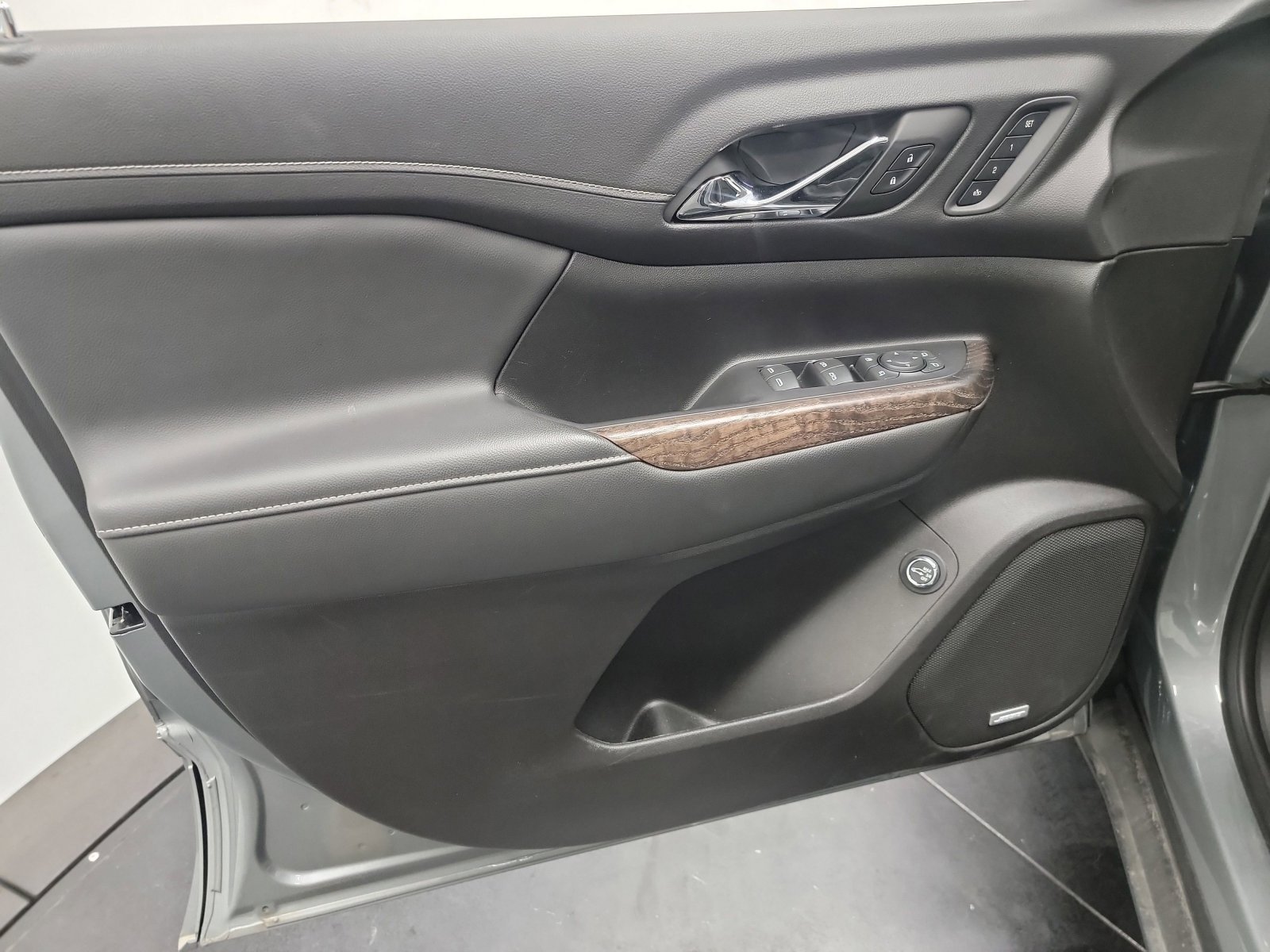 Used 2023 GMC Acadia Denali image 13