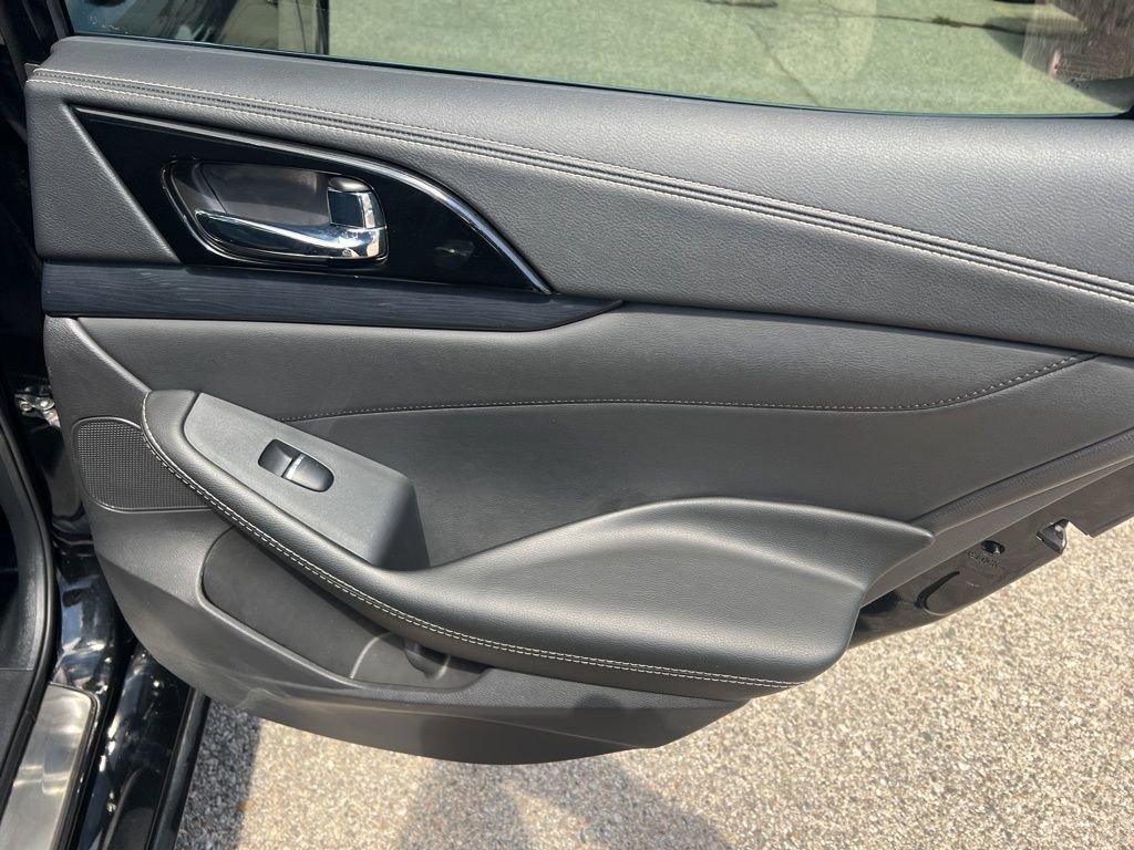 Certified 2023 Nissan Maxima Platinum w/ Sport Mat Group FWD image 16