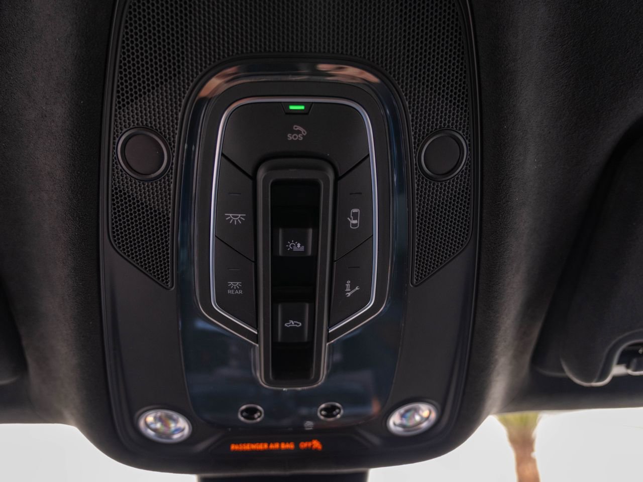 Used 2024 Bentley Bentayga image 28