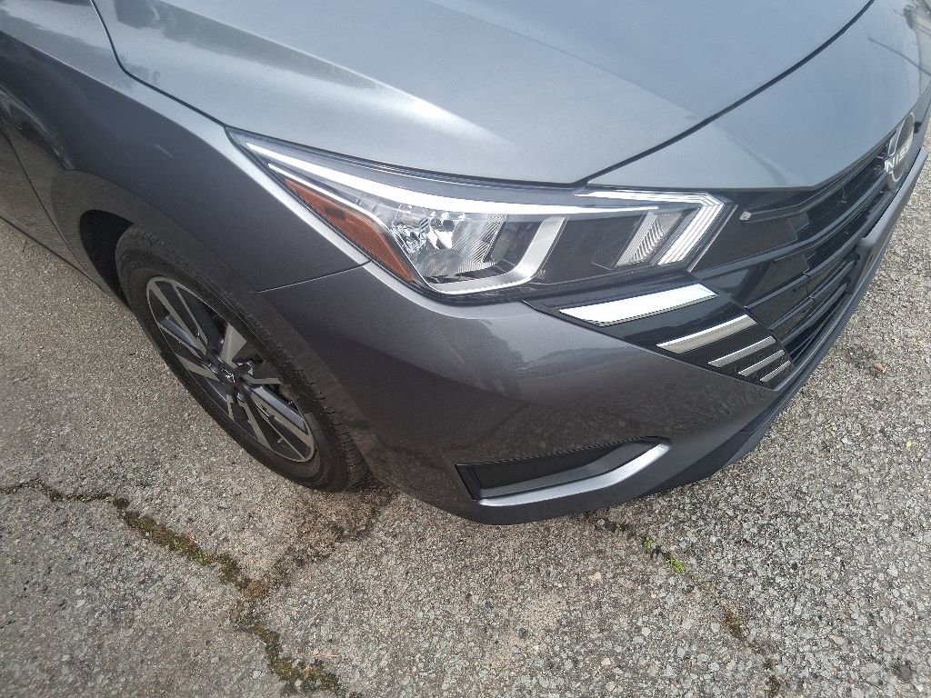 Used 2023 Nissan Versa SV FWD image 14