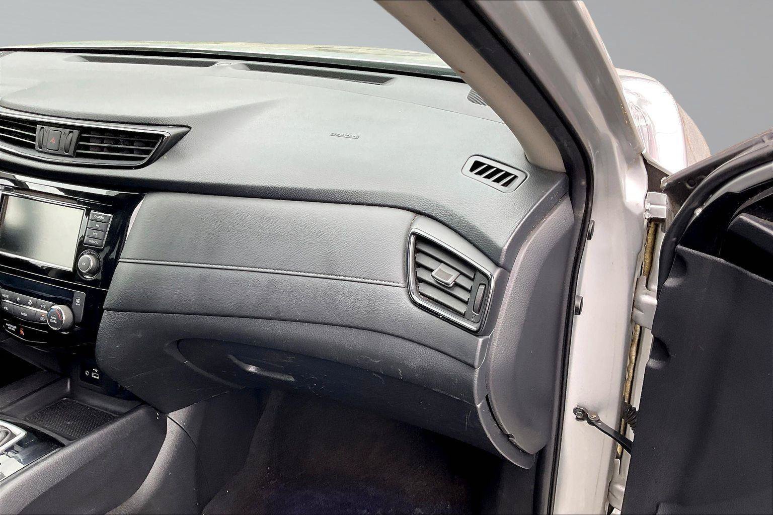 Used 2020 Nissan Rogue SV FWD image 17