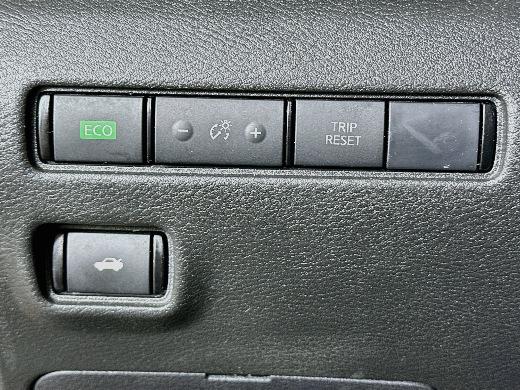 Used 2025 Nissan Sentra SR FWD image 17