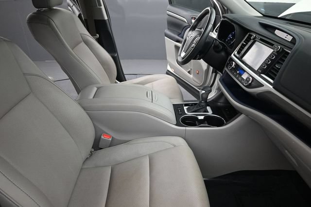Used 2019 Toyota Highlander Limited FWD image 20