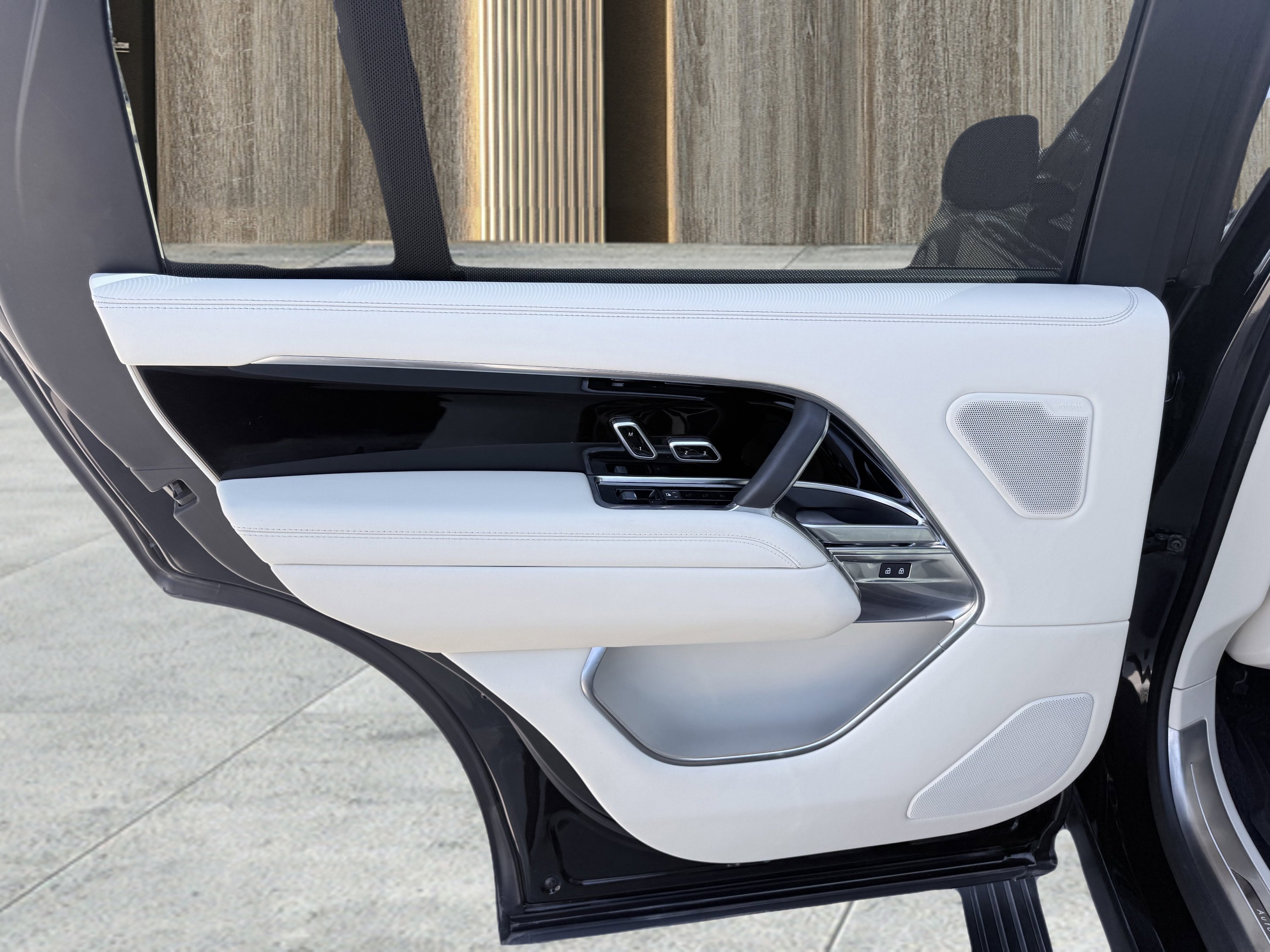 Used 2023 Land Rover Range Rover Long Wheelbase Autobiography image 37