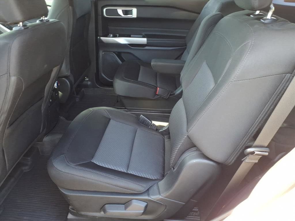 Used 2023 Ford Explorer XLT AWD/4WD image 13