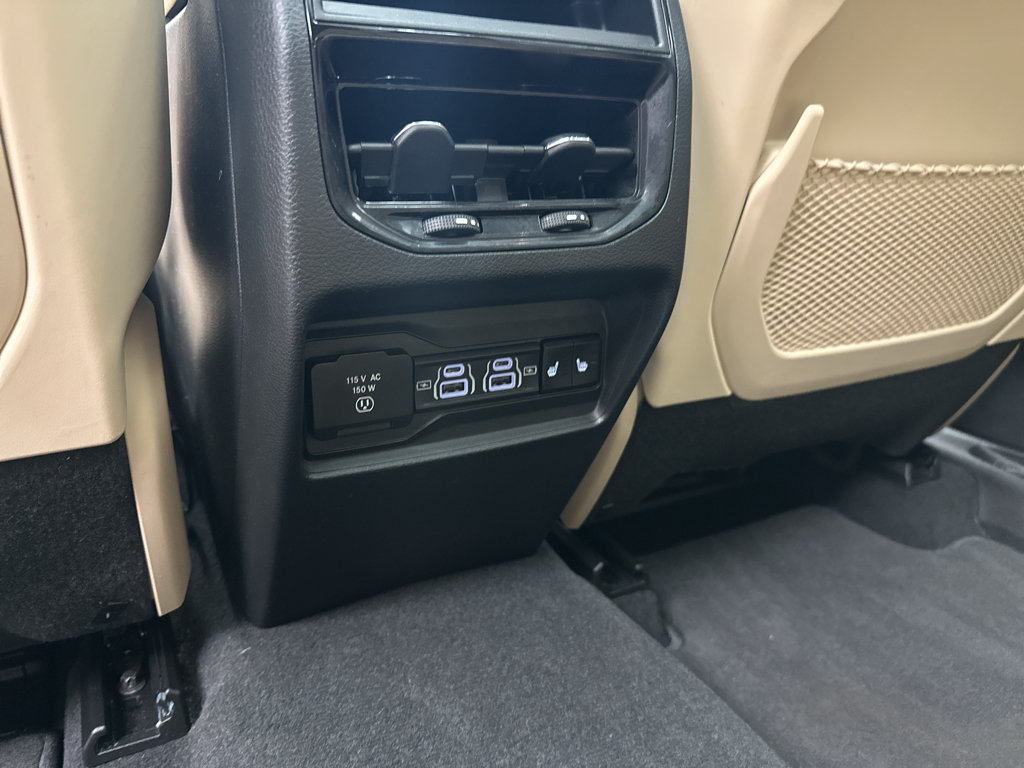 Used 2024 Jeep Grand Cherokee Limited w/ Luxury Tech Group II AWD/4WD image 17