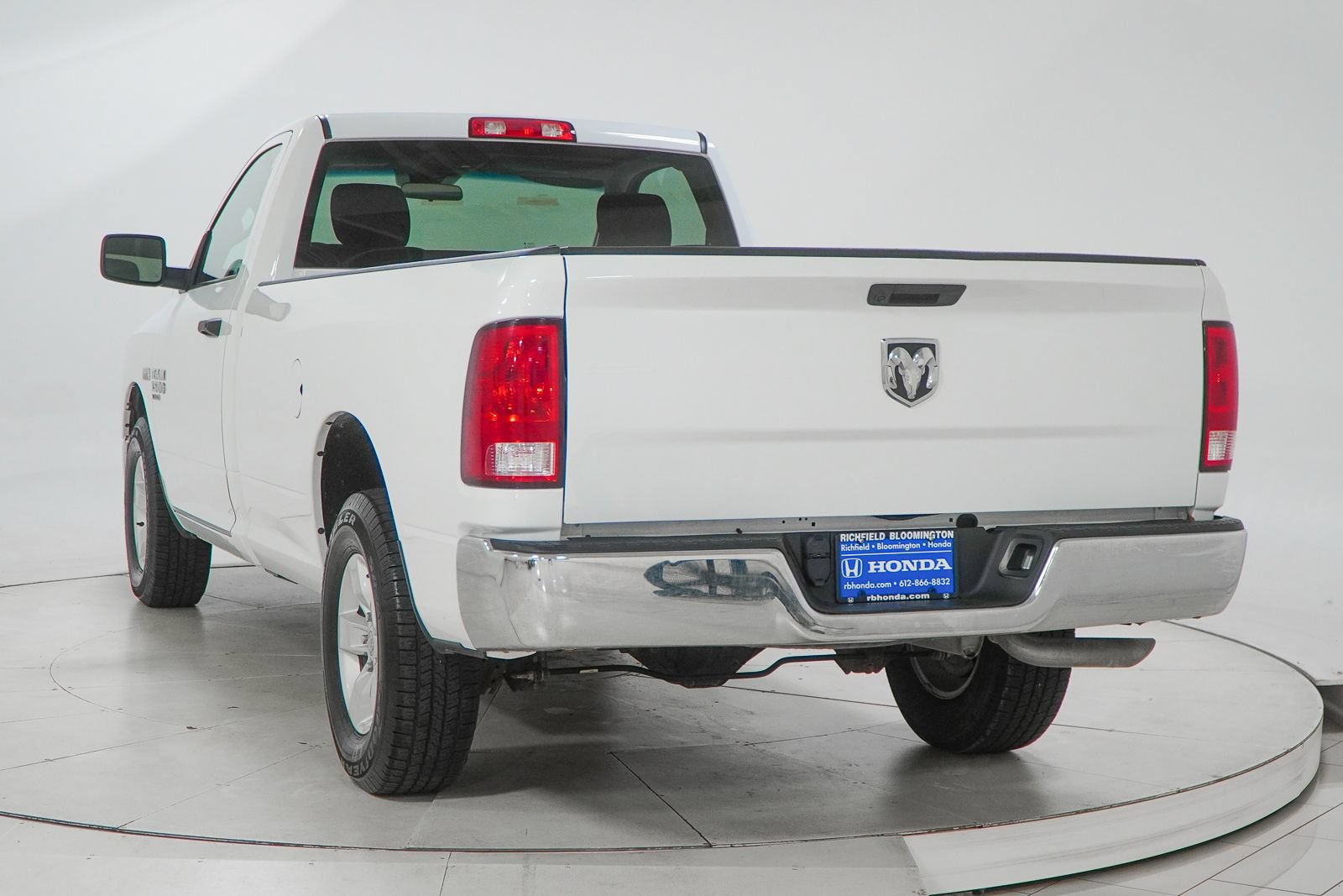 Used 2022 RAM 1500 Classic SLT AWD/4WD image 7