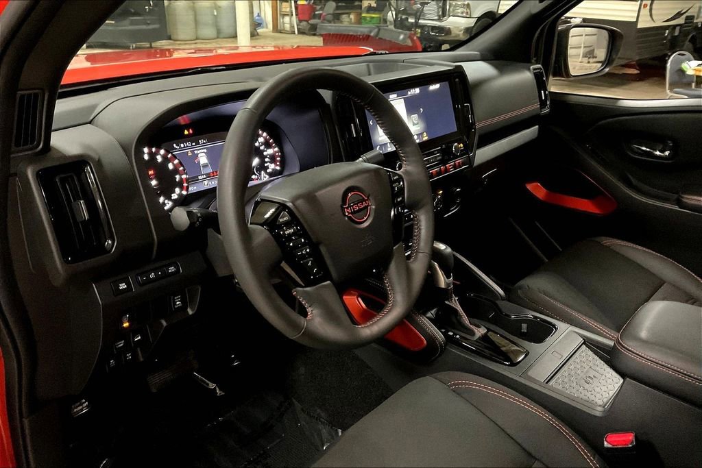 Used 2025 Nissan Frontier PRO-4X w/ Pro Convenience Package AWD/4WD image 13