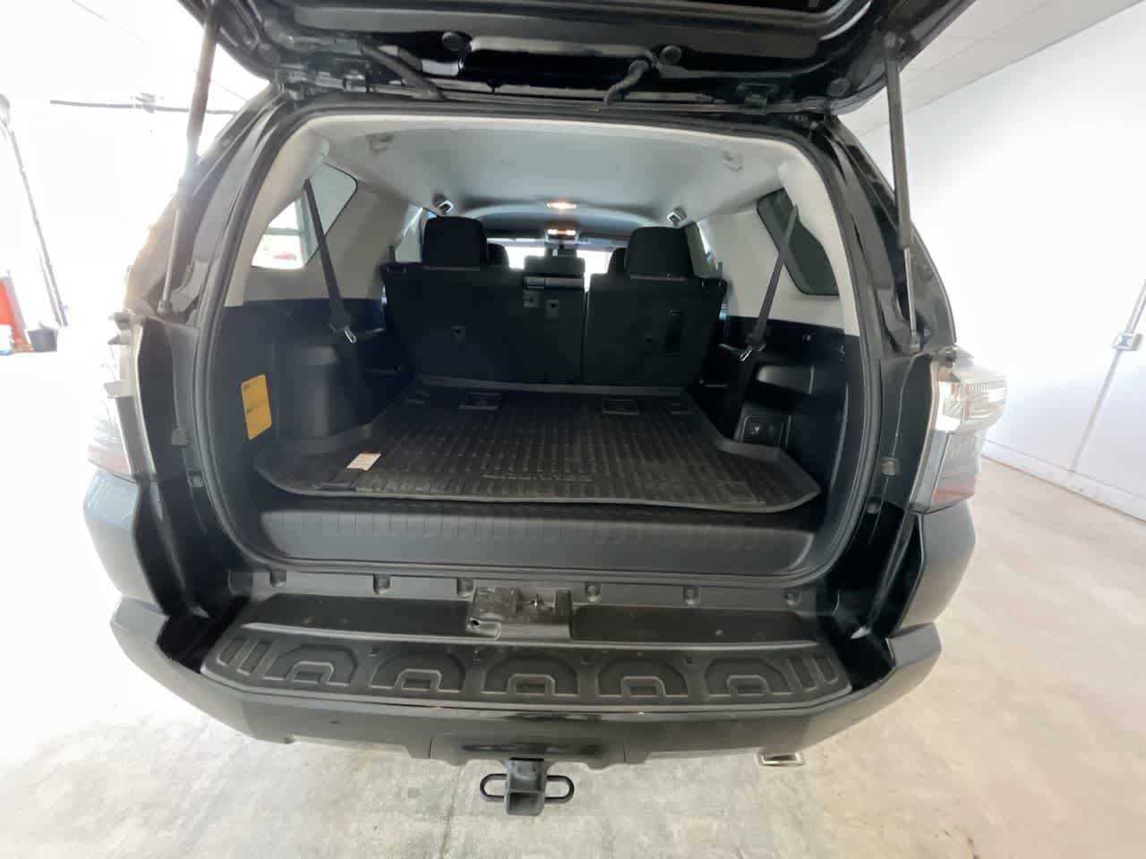 Used 2018 Toyota 4Runner SR5 AWD/4WD image 22
