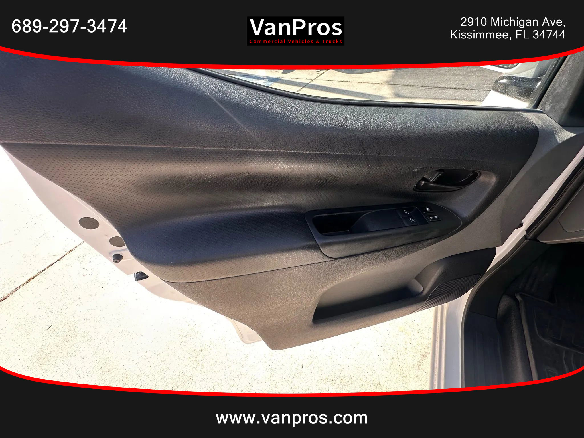 Used 2018 Nissan NV200 SV image 8