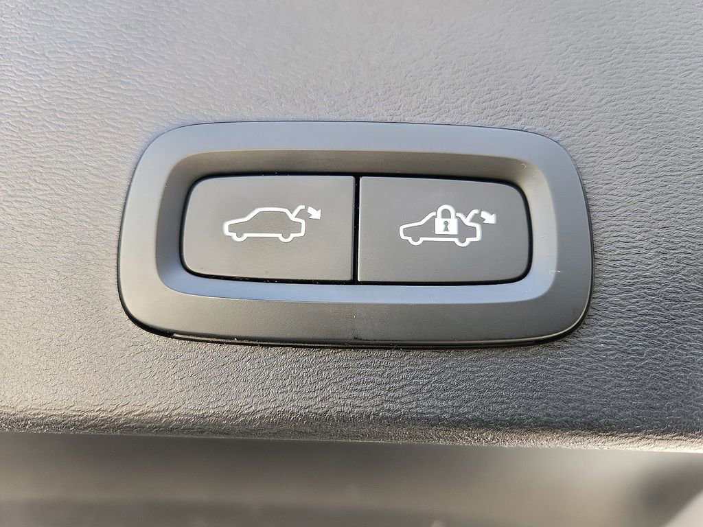 Used 2023 Volvo XC40 B5 Plus w/ Driver Assist Package image 29