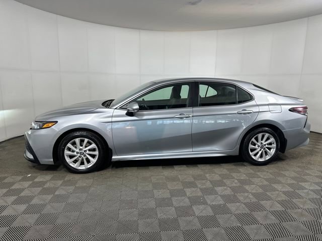 Used 2023 Toyota Camry SE image 6