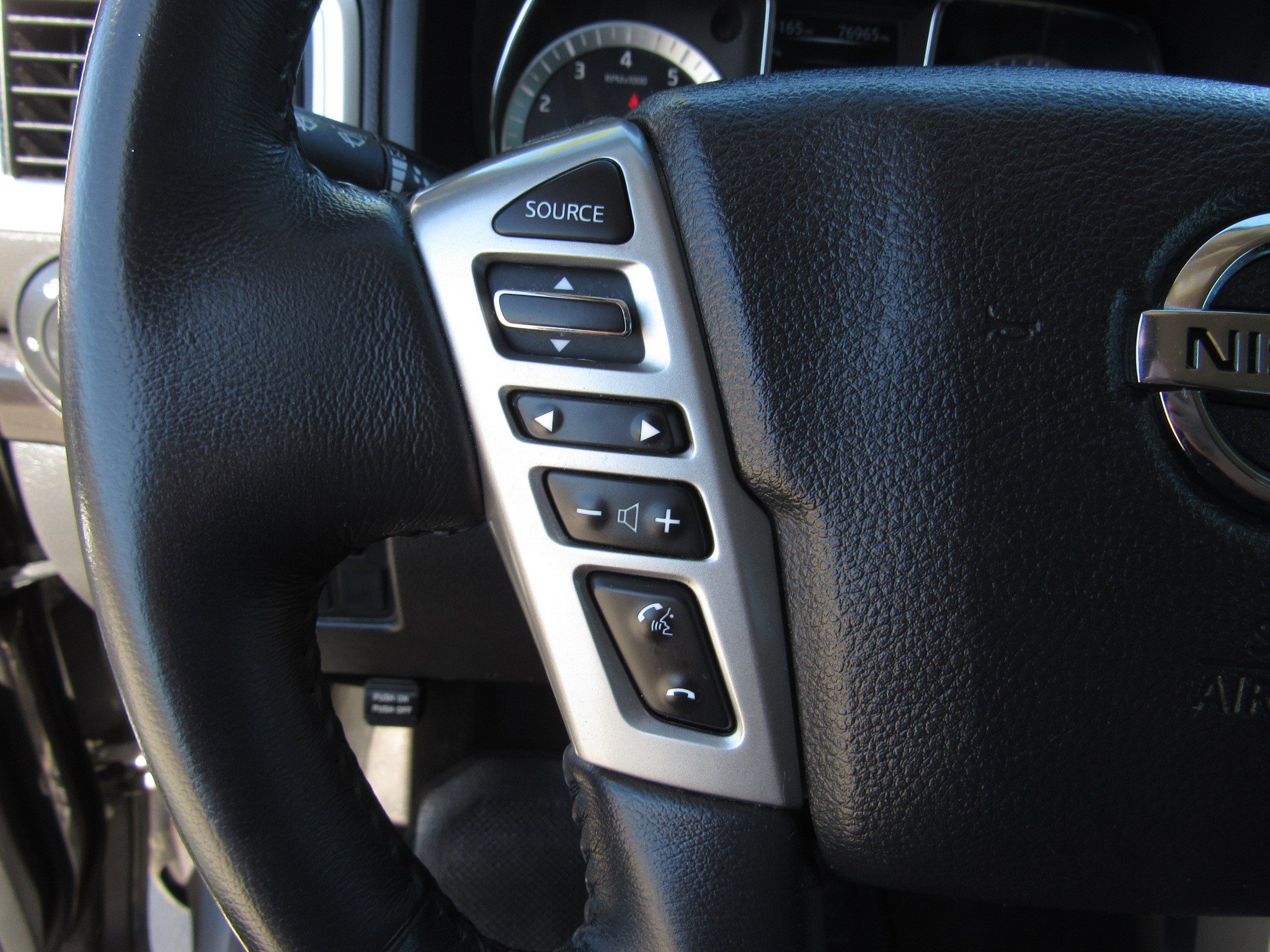 Used 2017 Nissan Titan SV image 22