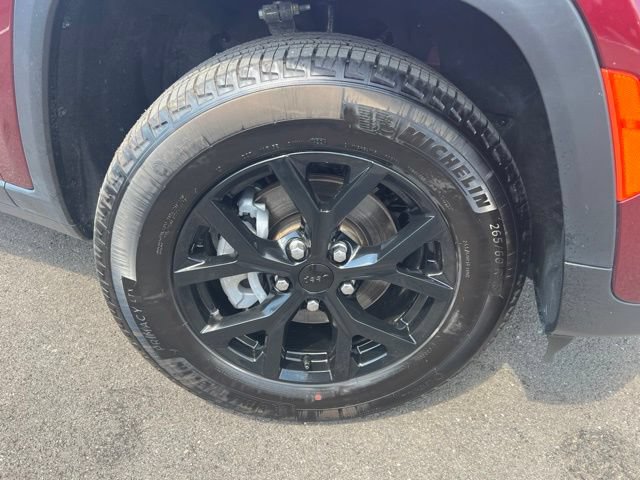 Used 2025 Jeep Grand Cherokee Altitude AWD/4WD image 35