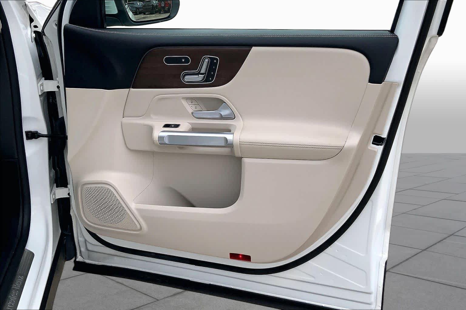 Used 2023 Mercedes-Benz GLB 250 image 23