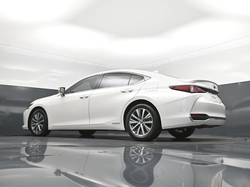 Certified 2021 Lexus ES 300h w/ Accessory Package FWD image 40