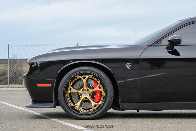 Used 2016 Dodge Challenger SRT Hellcat image 4