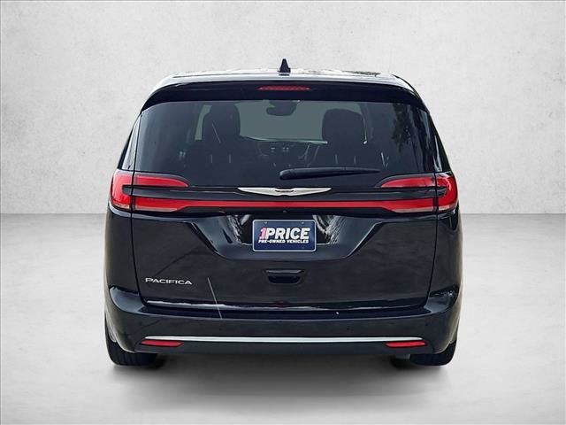 Used 2024 Chrysler Pacifica Touring-L FWD image 6