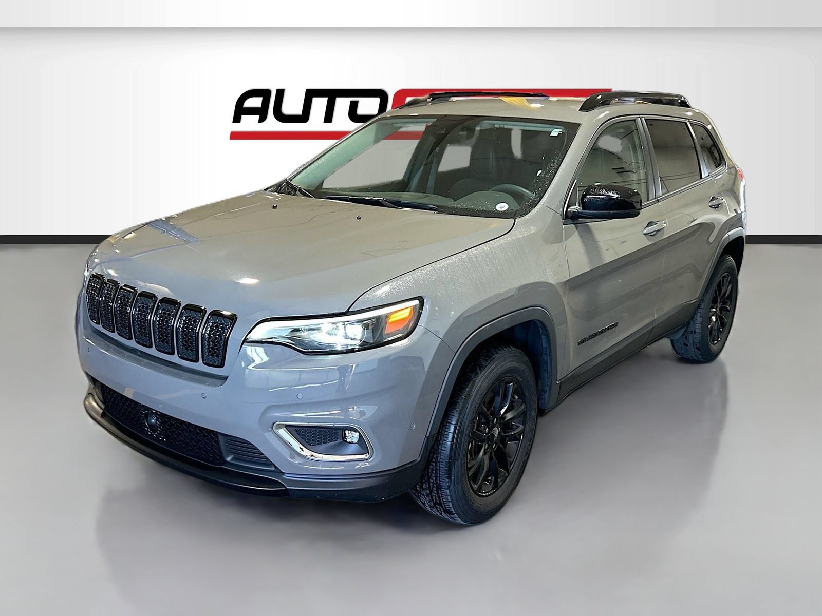 Used 2023 Jeep Cherokee Altitude Lux AWD/4WD image 3