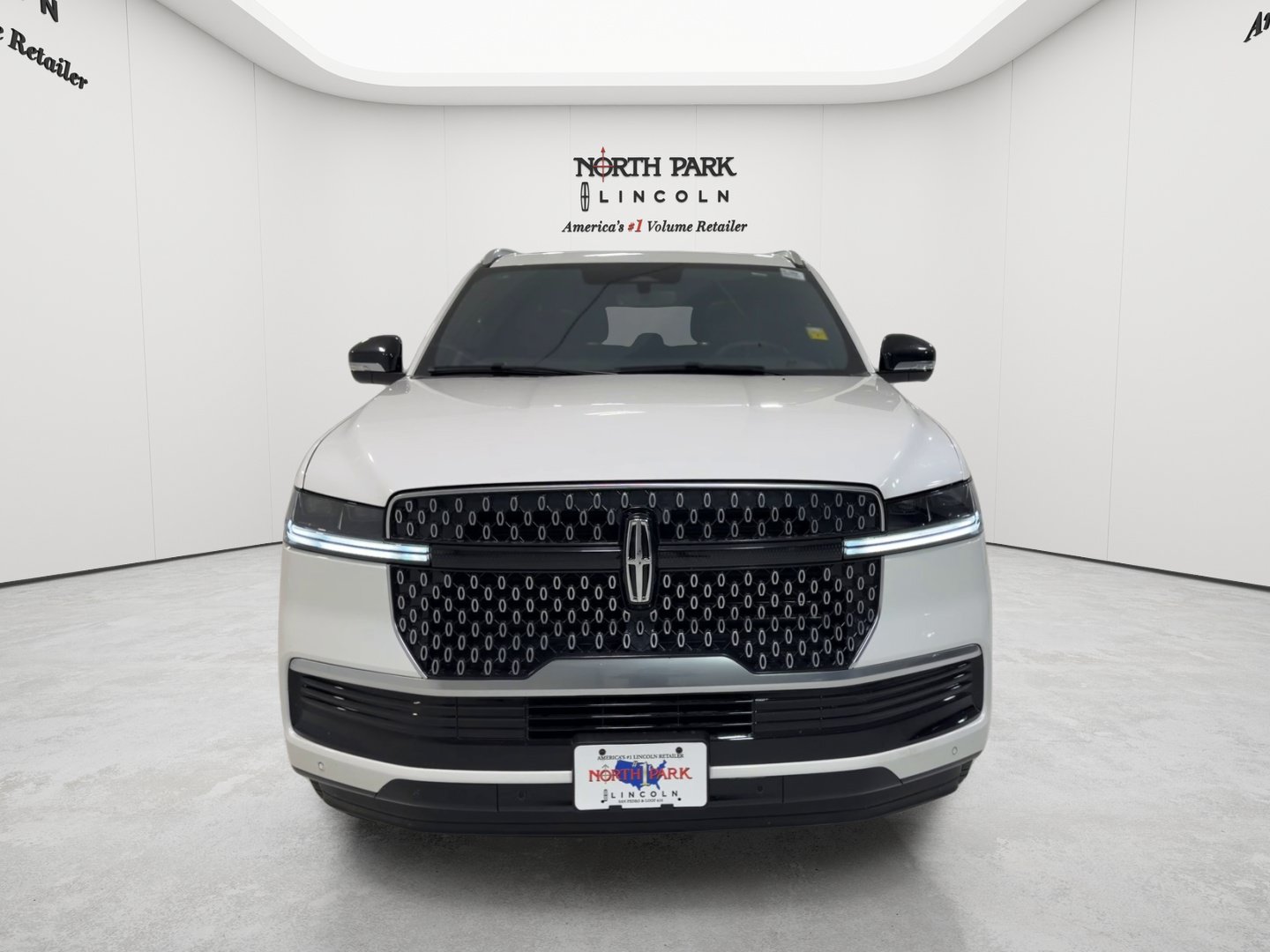 Used 2025 Lincoln Navigator L Reserve AWD/4WD image 8