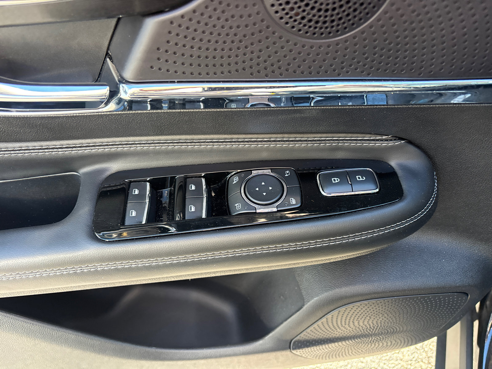 Certified 2023 Lincoln Corsair Reserve w/ Equipment Group 201A image 13