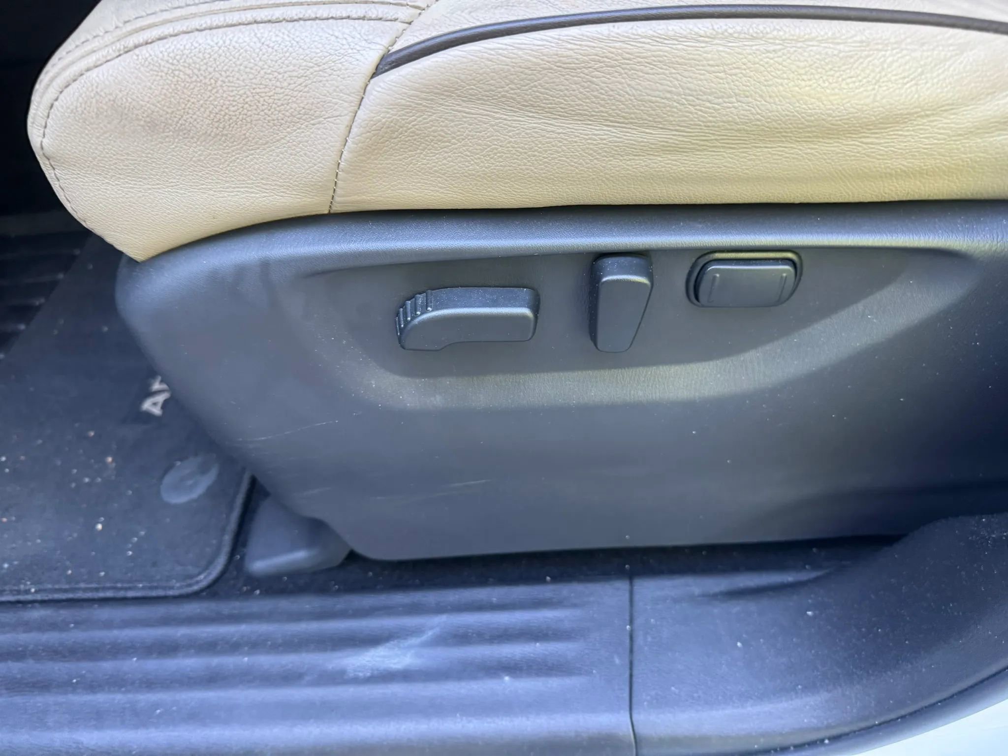 Used 2023 Nissan Armada SL w/ Captain's Chairs Package RWD image 20