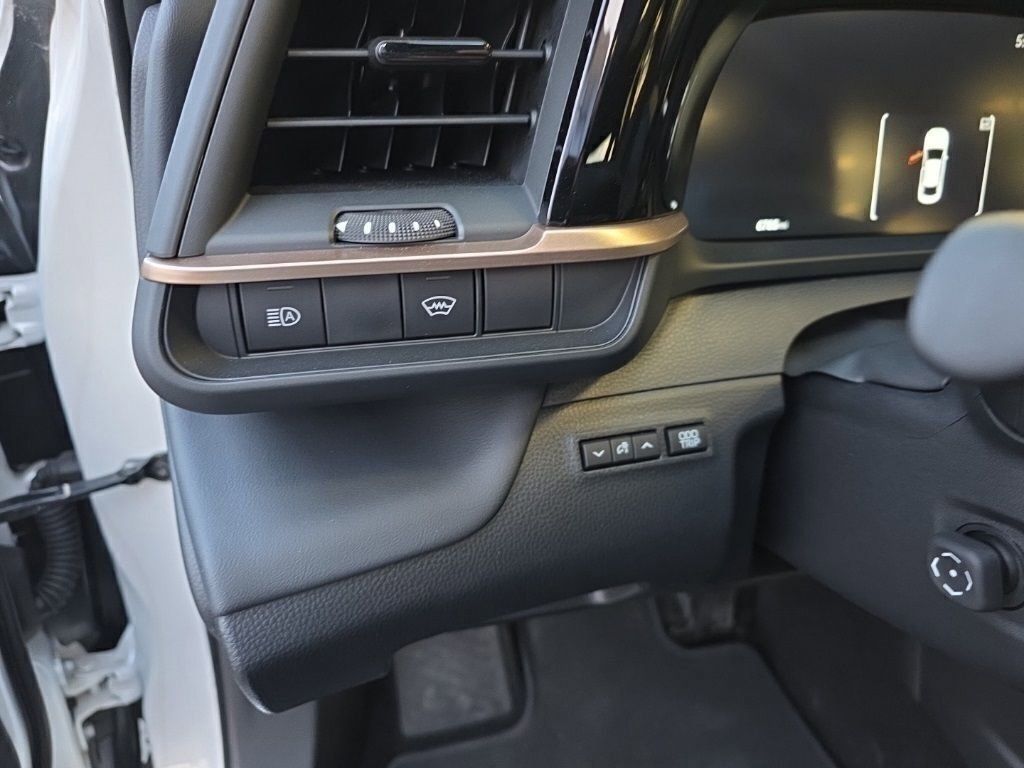 Used 2025 Toyota Crown Platinum image 12