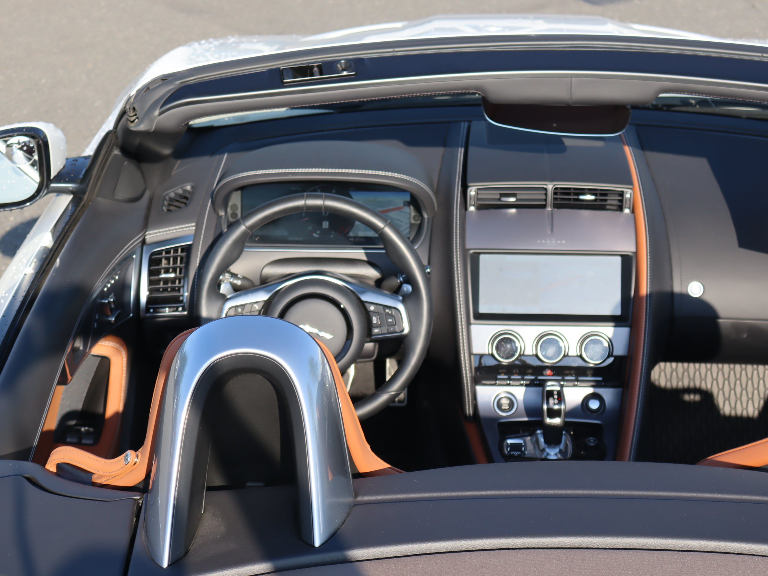 Used 2022 Jaguar F-TYPE Convertible RWD image 12