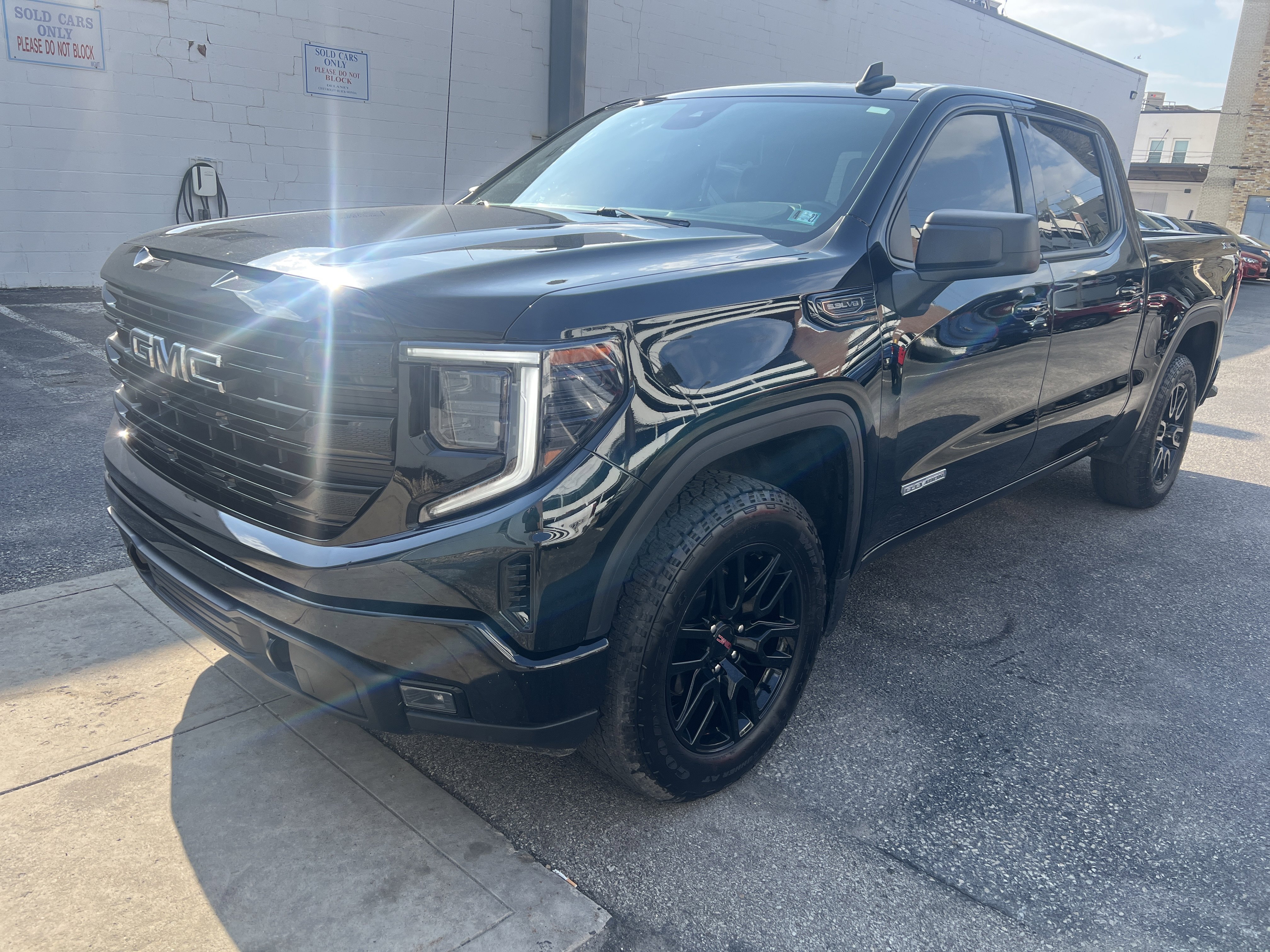 Certified 2023 GMC Sierra 1500 Elevation w/ X31 Off-Road Package AWD/4WD image 1