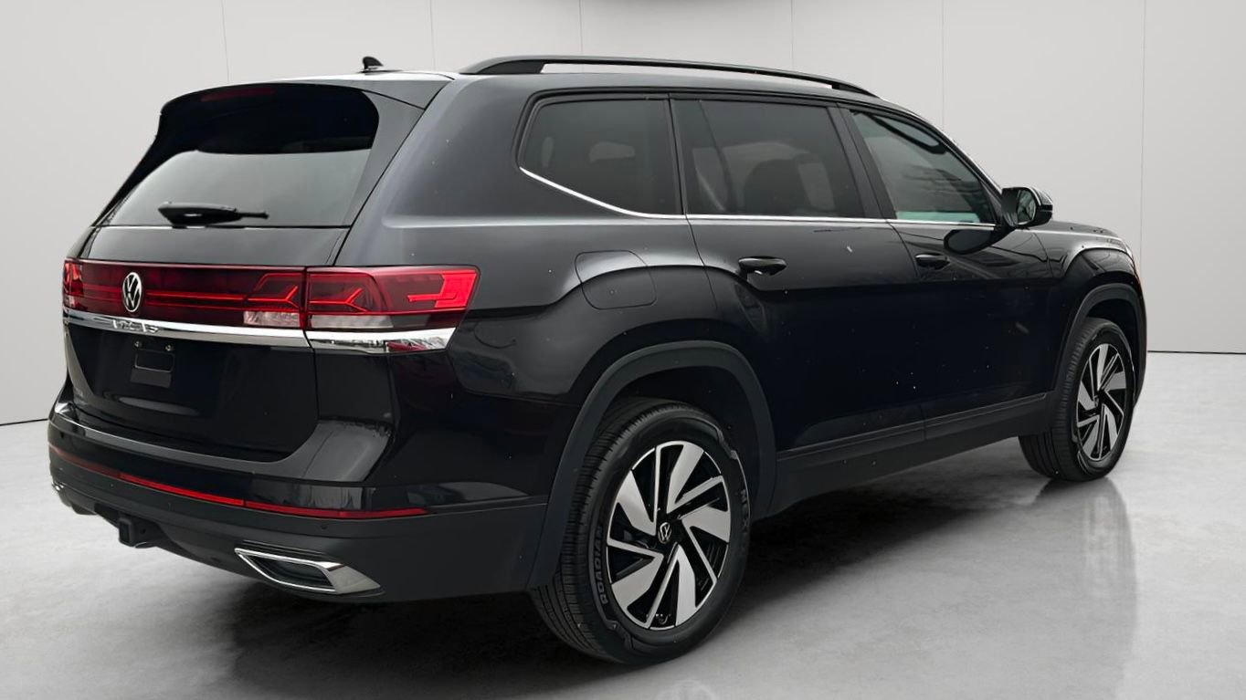 Used 2025 Volkswagen Atlas SE image 4