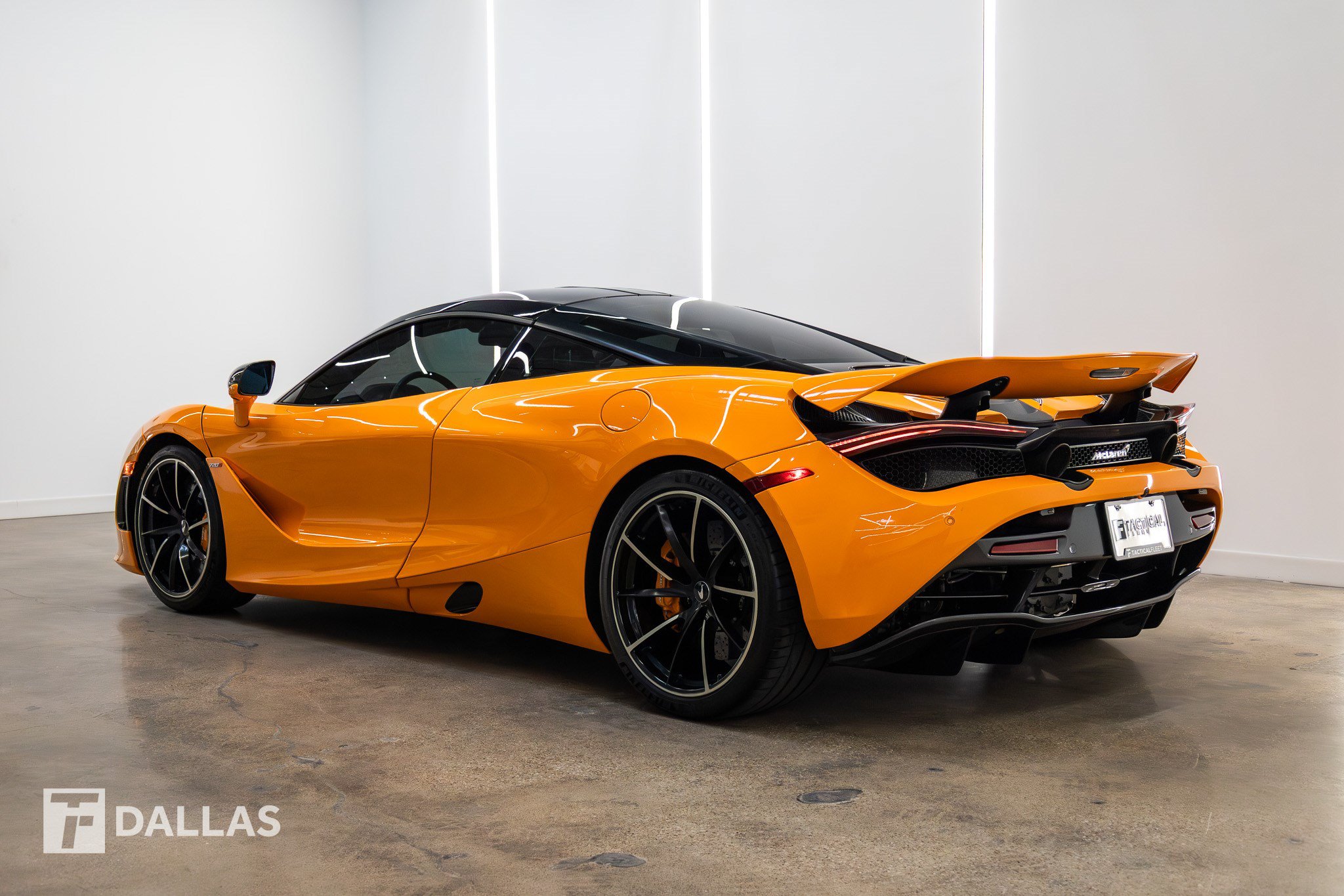 Used 2019 McLaren 720S RWD image 8