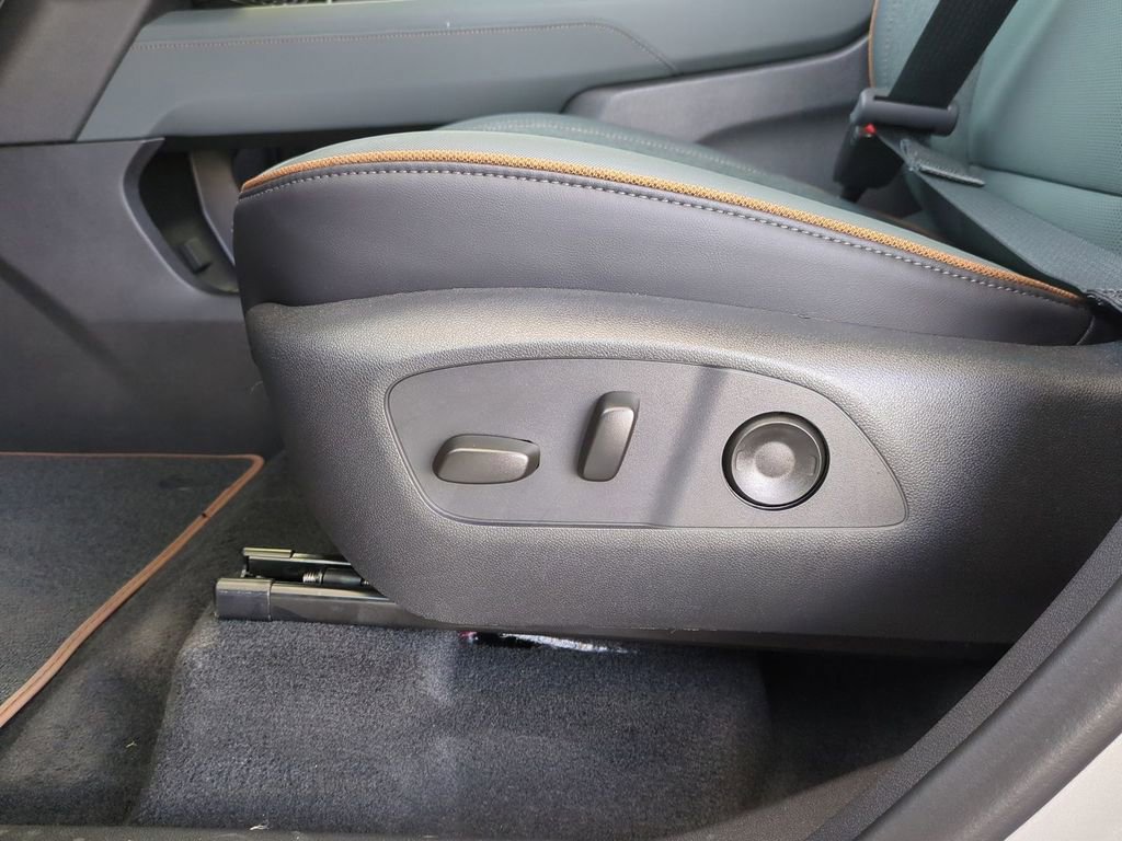 New 2026 GMC Acadia AT4 w/ Luxury Package AWD/4WD image 21