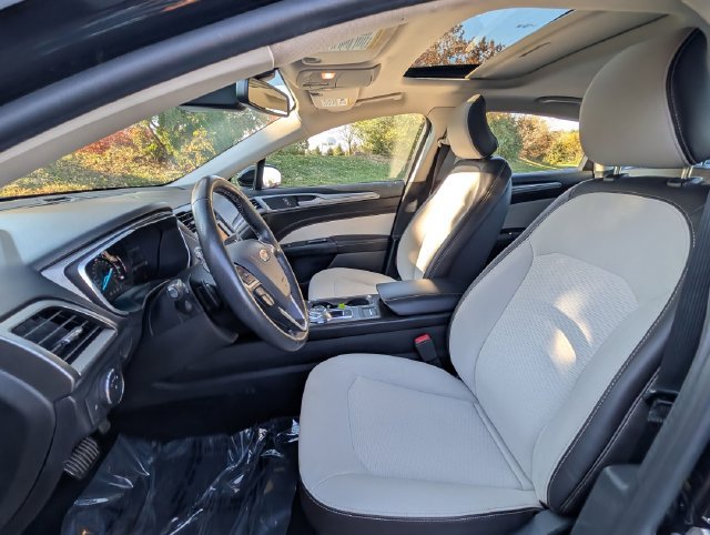 Used 2019 Ford Fusion SE w/ Equipment Group 151A FWD image 10