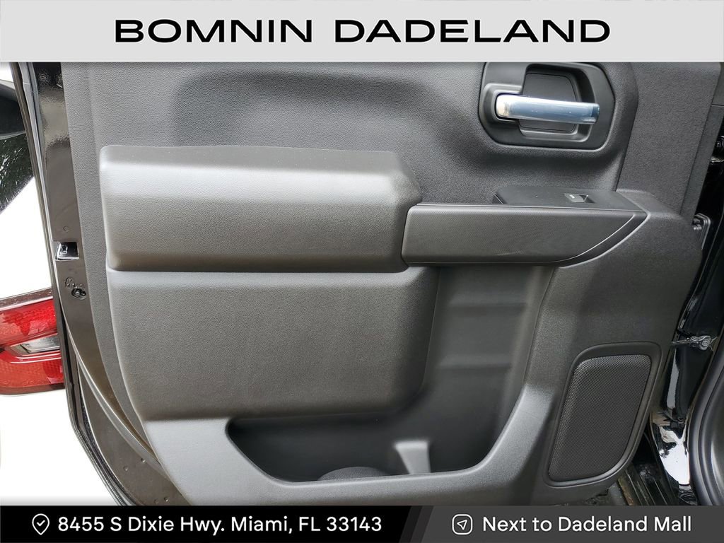 Used 2025 Chevrolet Silverado 2500 Custom w/ Custom Value Package image 9