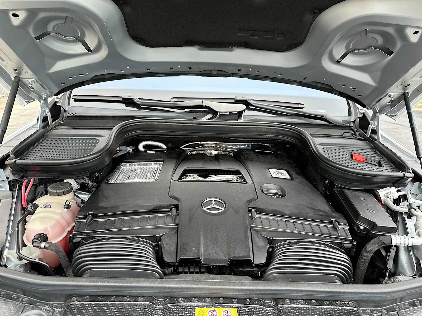 Used 2025 Mercedes-Benz Maybach GLS 600 4MATIC image 32