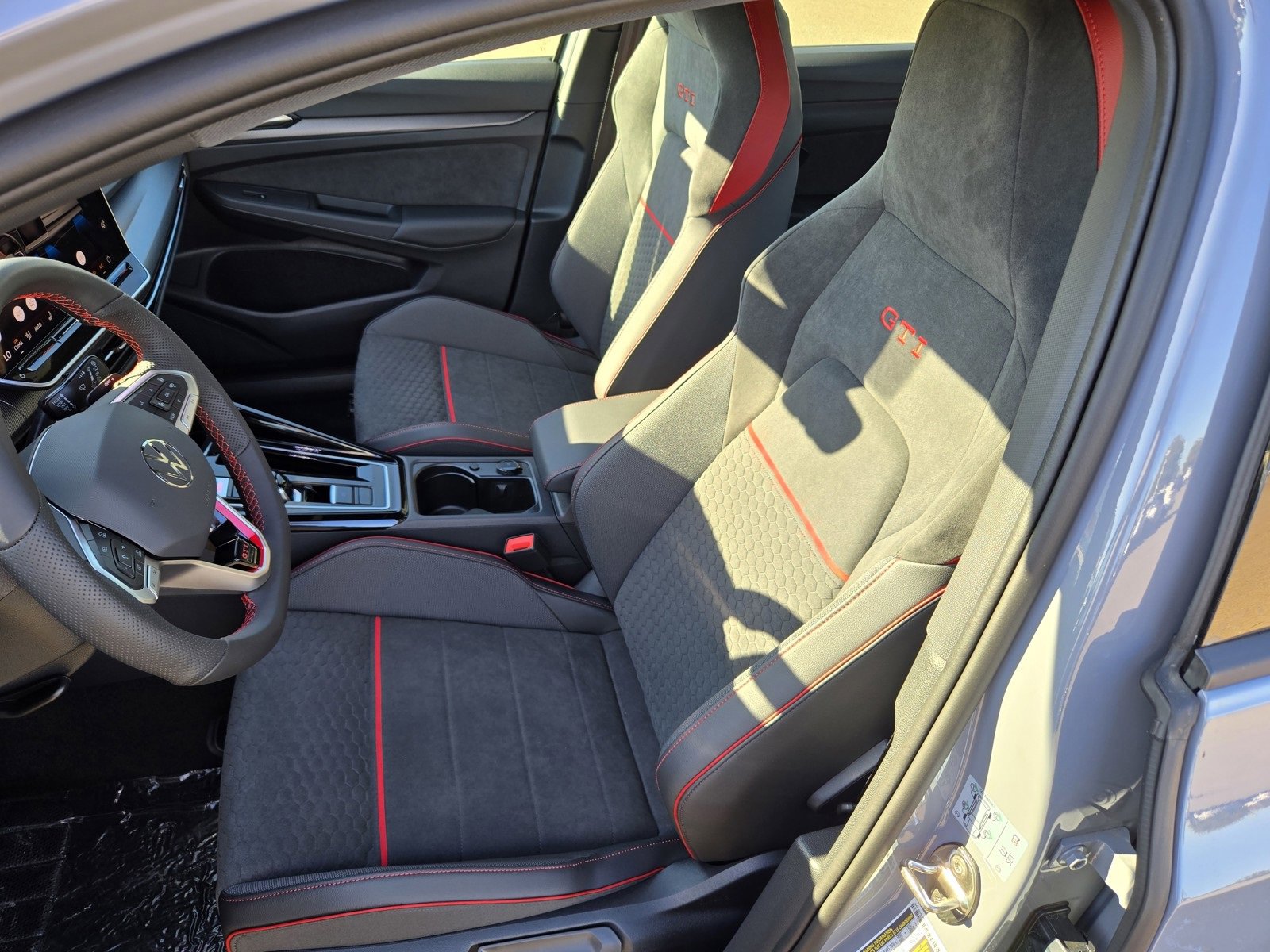 New 2025 Volkswagen GTI SE image 10