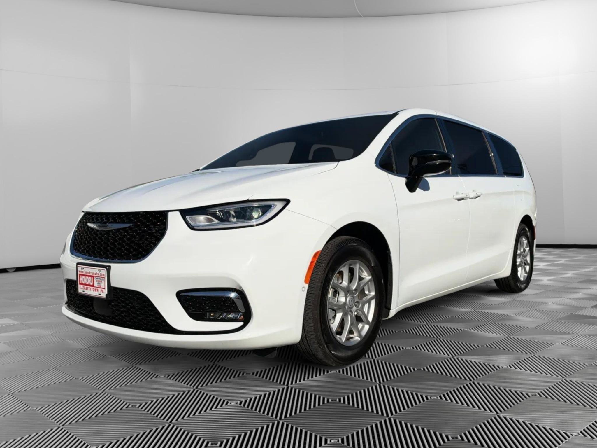 Used 2026 Chrysler Pacifica Select
