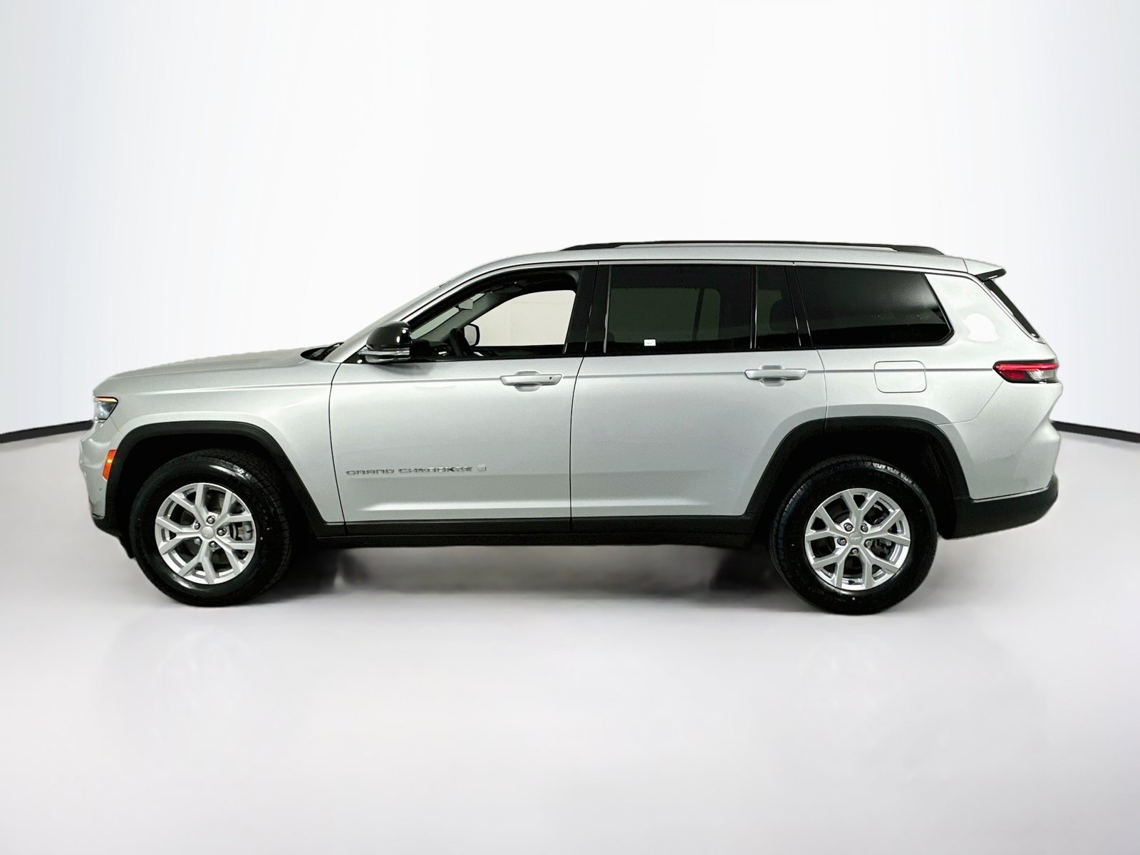 Used 2023 Jeep Grand Cherokee L Limited w/ Luxury Tech Group II RWD image 8