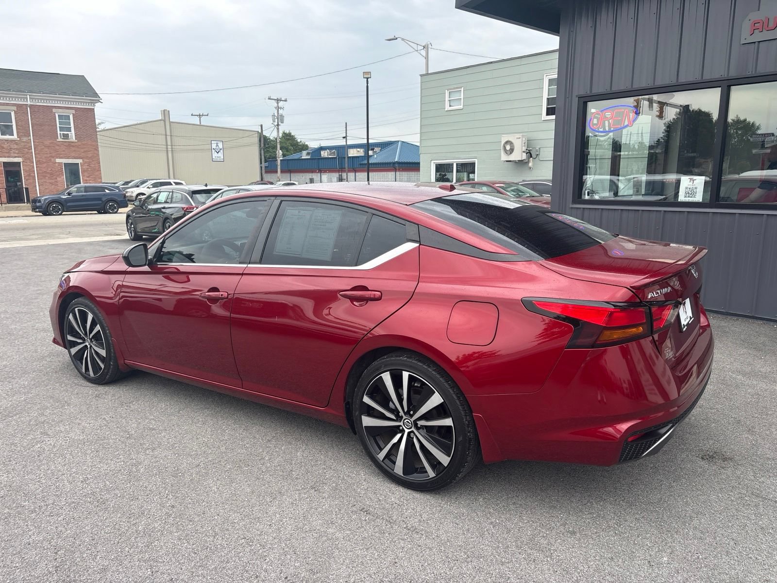 Used 2019 Nissan Altima 2.5 SR FWD image 2