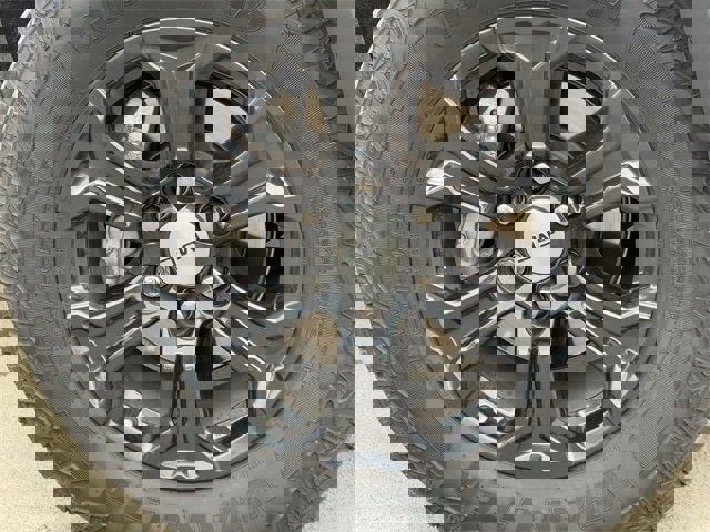 Used 2024 GMC Canyon Elevation w/ Convenience Package image 9