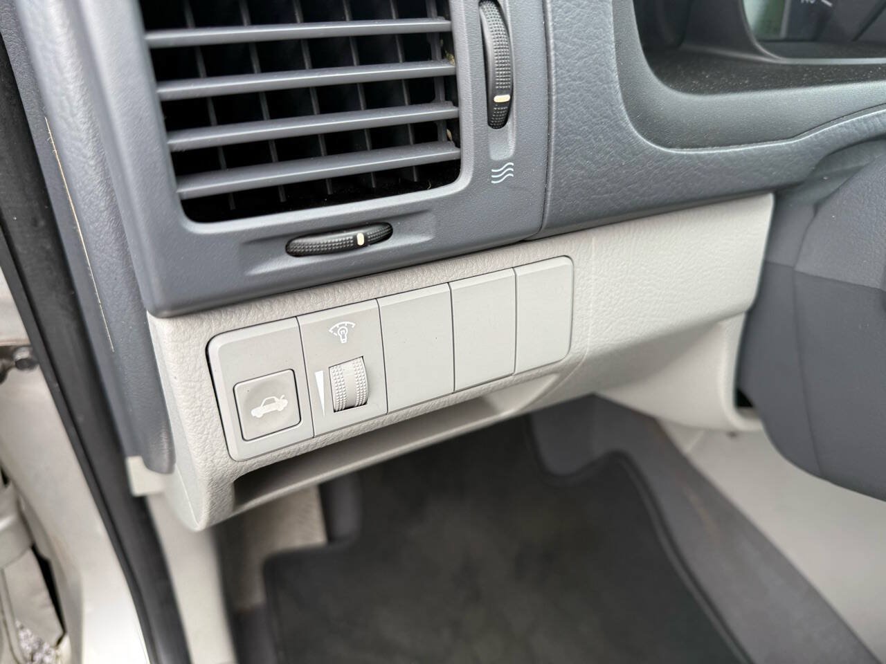 Used 2009 Kia Spectra EX FWD image 18