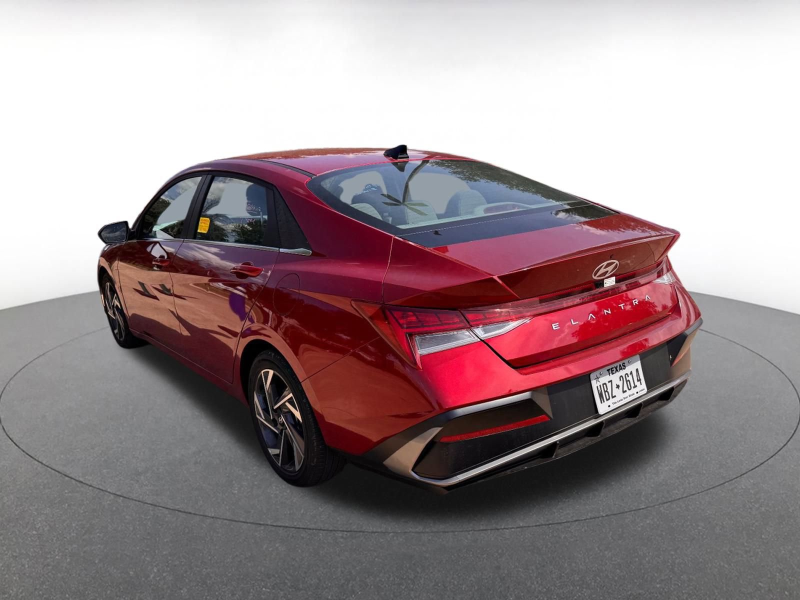Used 2025 Hyundai Elantra SEL image 4