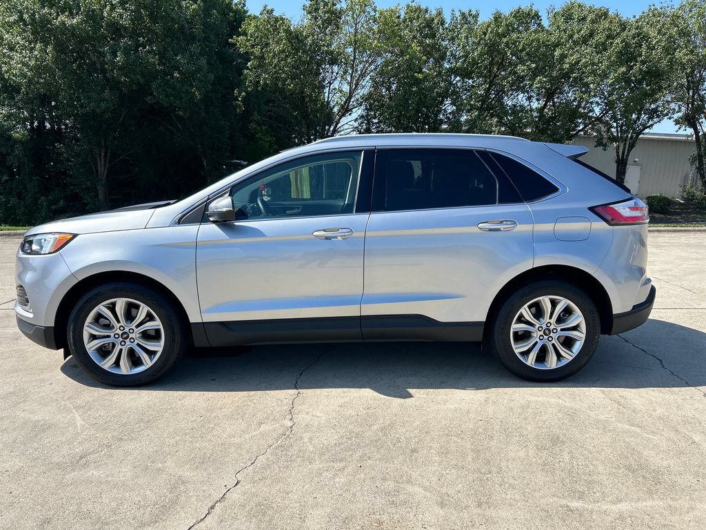 Used 2024 Ford Edge Titanium AWD/4WD image 2