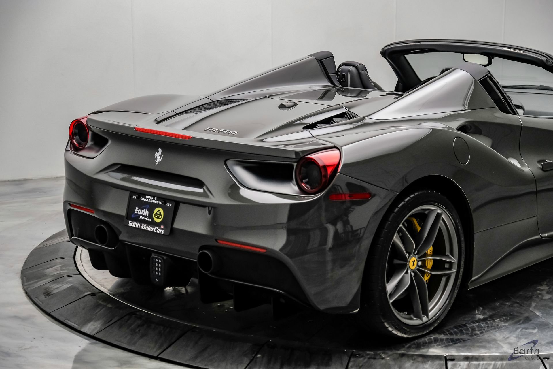 Used 2018 Ferrari 488 Spider image 25