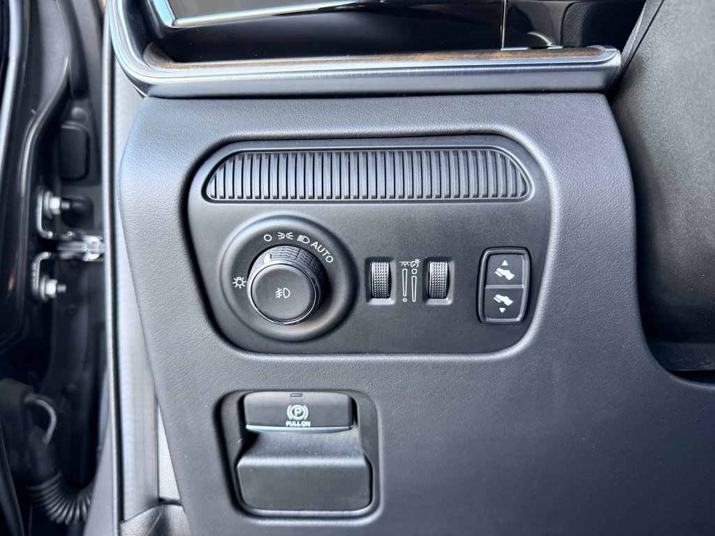 Used 2022 Jeep Grand Wagoneer Series II AWD/4WD image 24