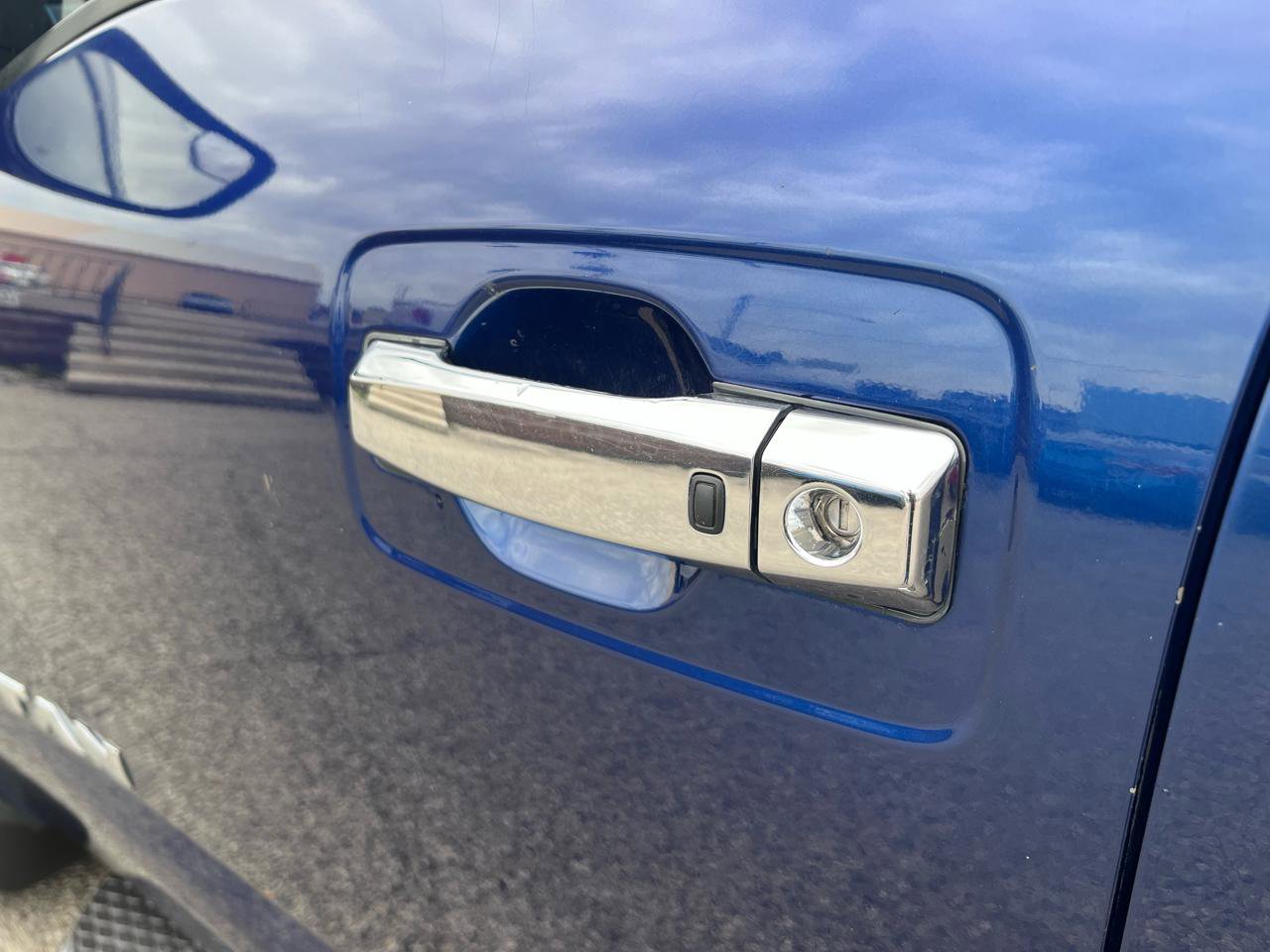 Used 2017 Nissan Titan SL image 9